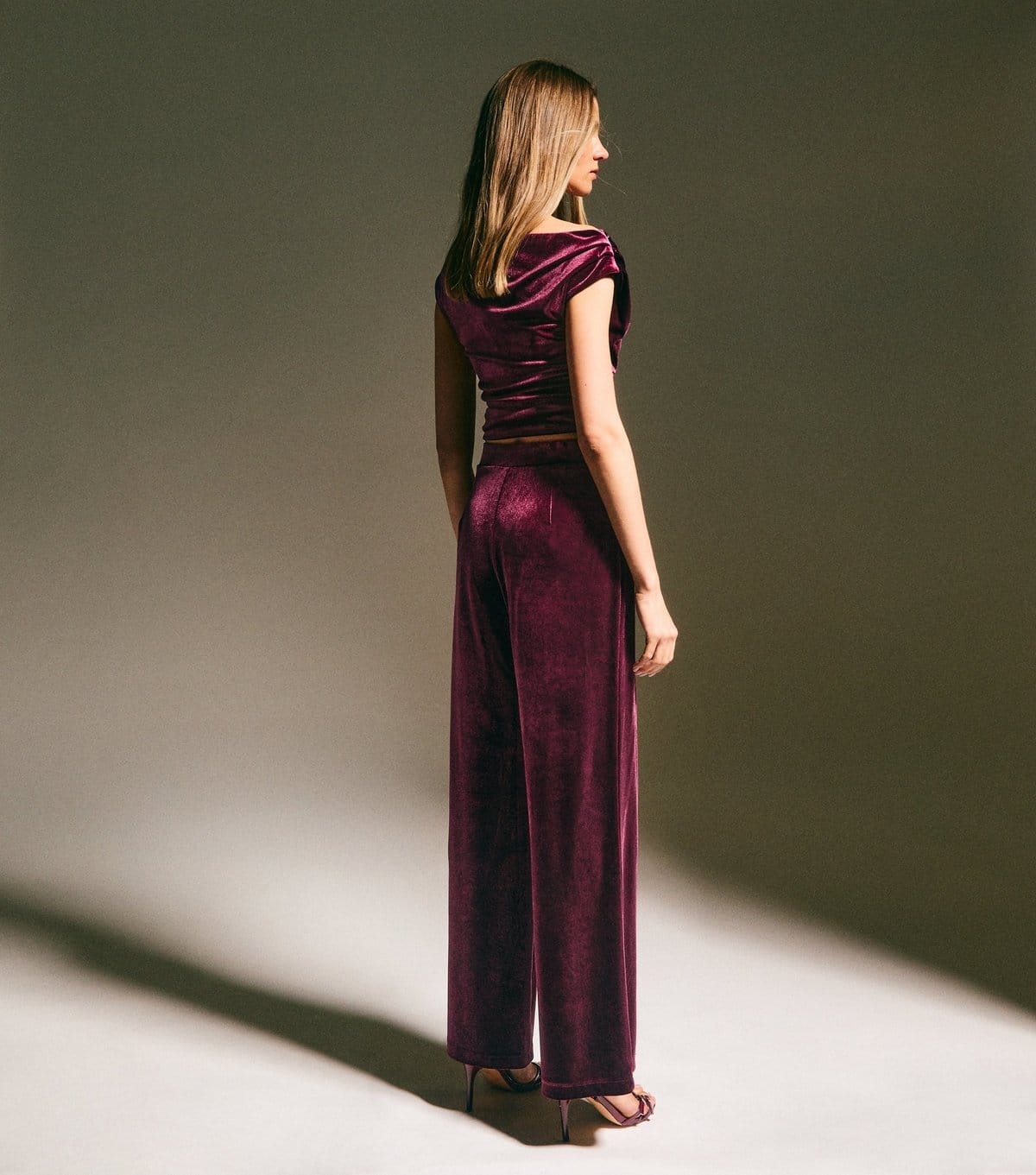 New Look Women's Burgundy Velvet Wide Leg Trousers New Look - 4