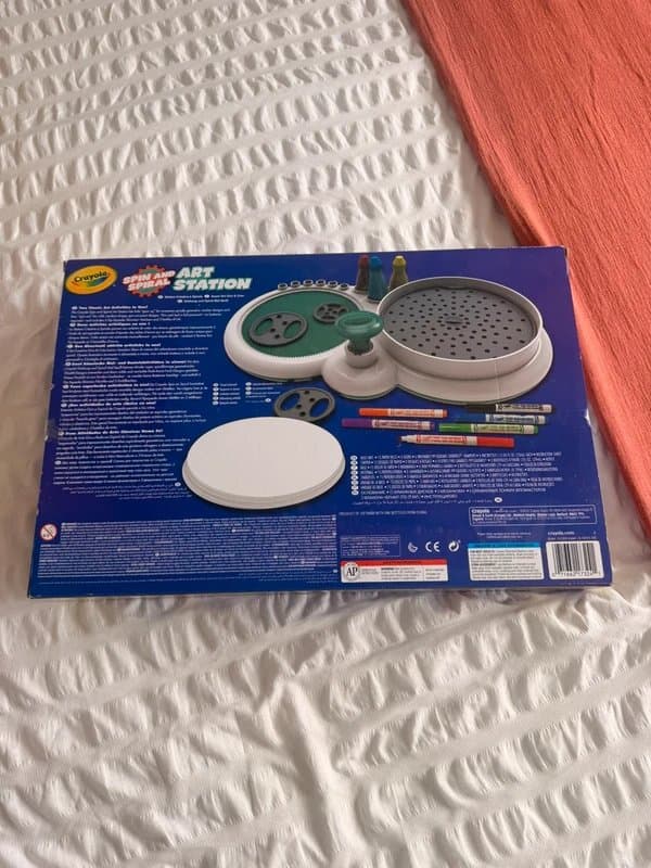 Crayola Crayola Spin & Spiral Art Station Set | Spirograph Drawing Kit | Age 6+