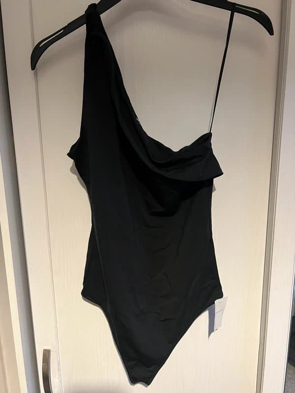 Abercrombie & Fitch Abercombie and fitch one shoulder cut out bodysuit size medium