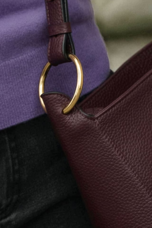Pure Collection Pure Collection Women's Leather Shoulder Bag in Dark Red - 2