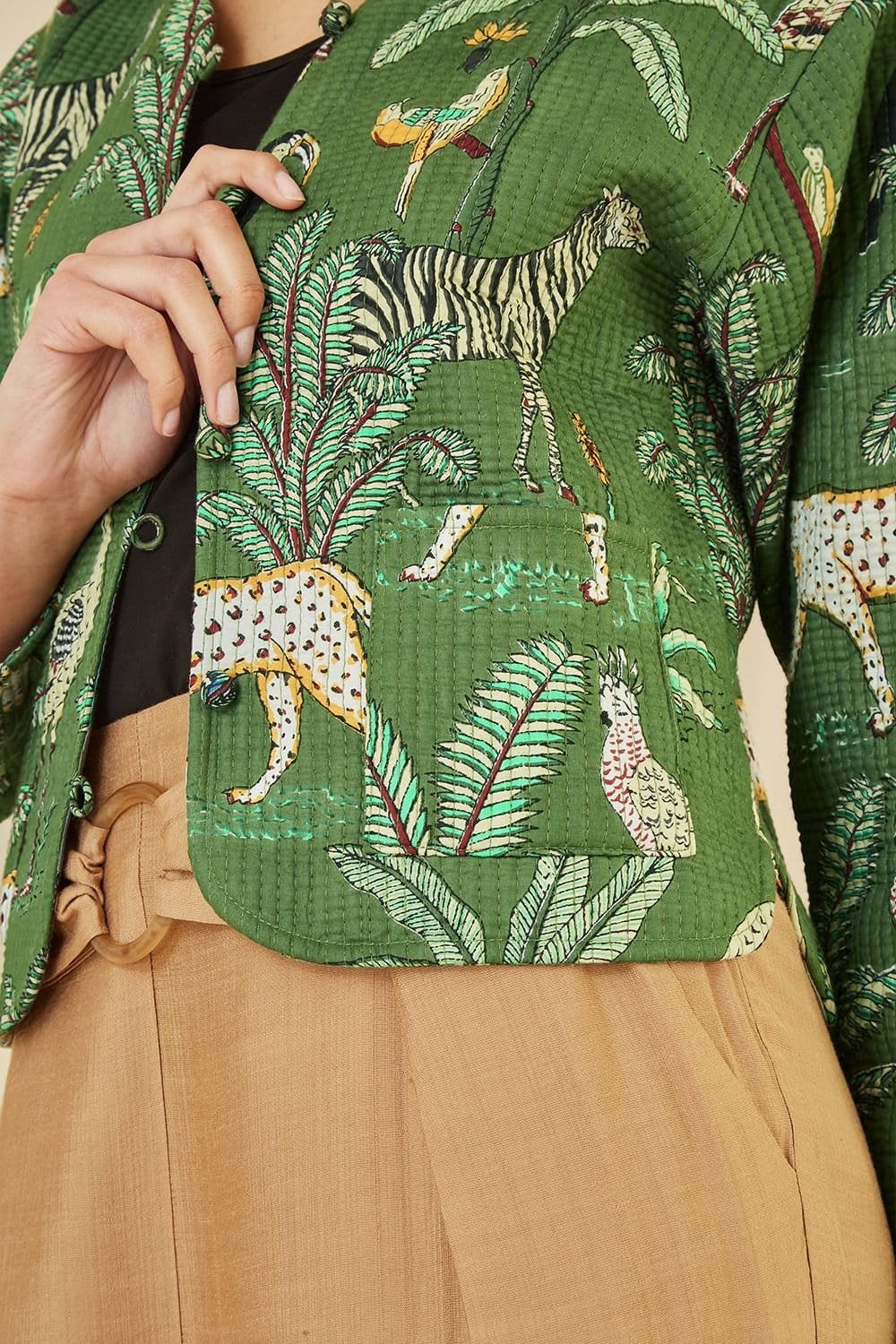 Yumi Yumi Women's Green Animal Print Reversible Cotton Cropped Quilted Jacket - 4