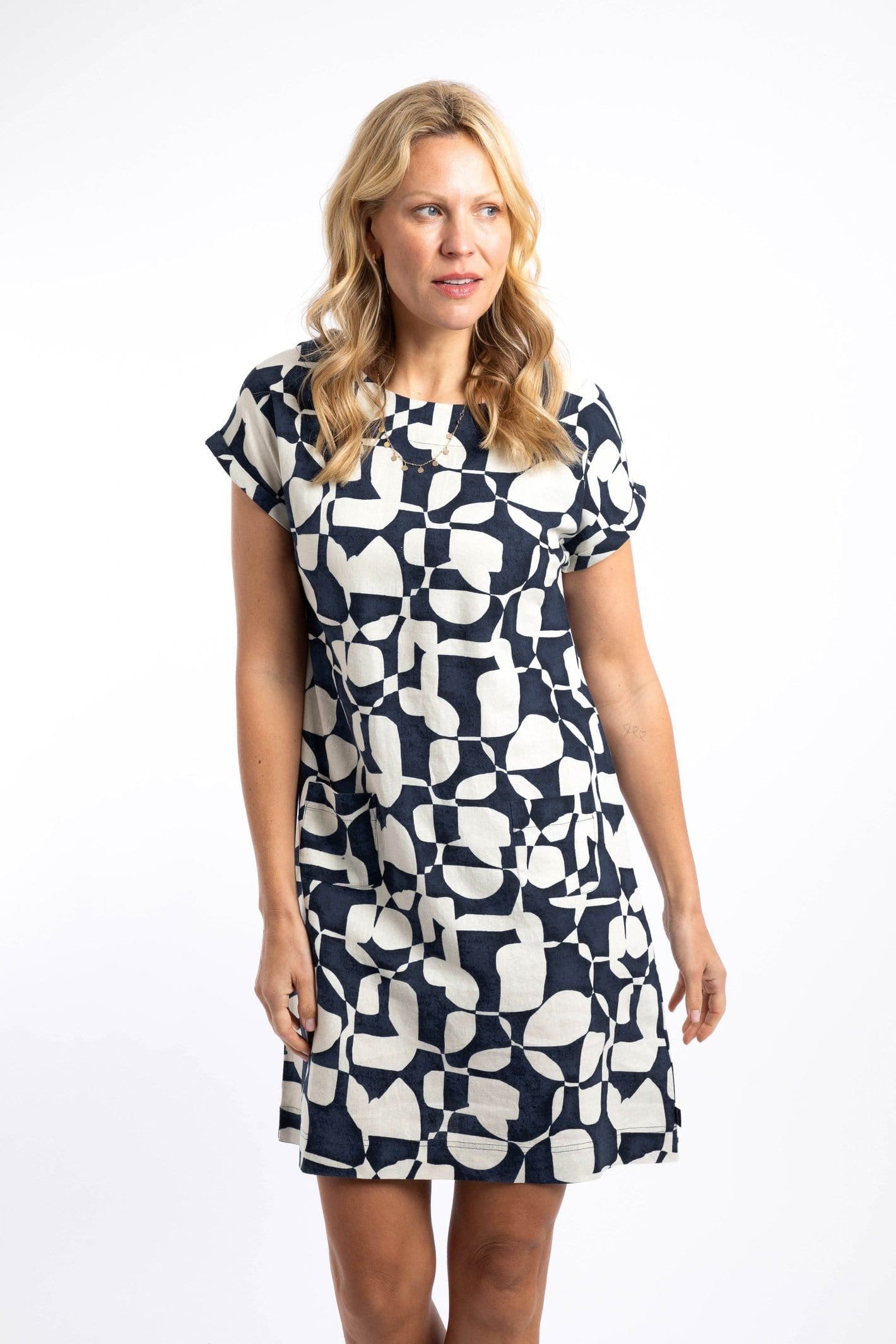 Weird Fish Weird Fish Women's Orlando Printed Linen Rich Shift Dress in Mid Navy - 4
