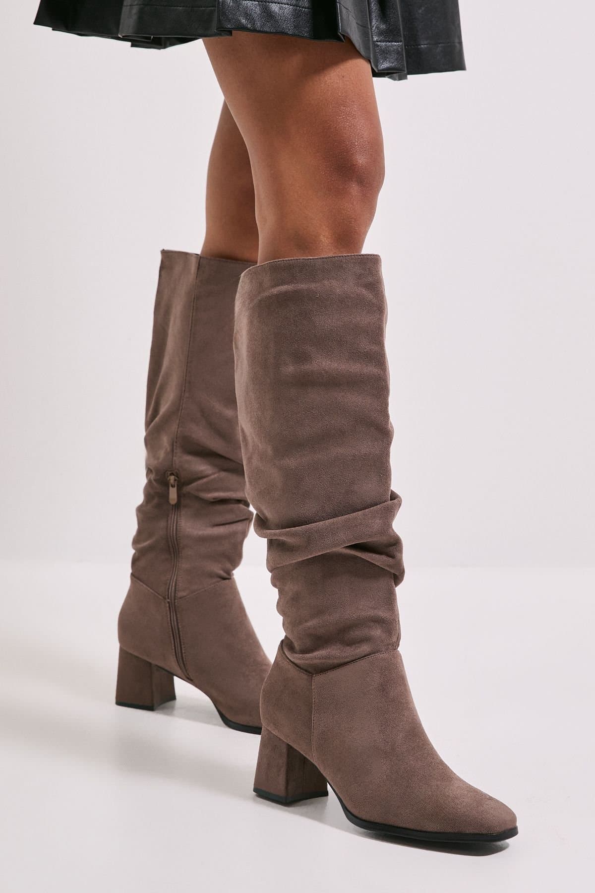 Dorothy Perkins Dorothy Perkins Women's Carla Faux Suede Ruche Medium Block Heel Knee Boots in Mocha