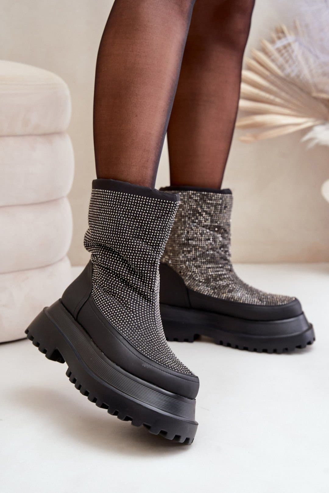 Love Lace Love Lace Women's Frost & Wind Resistant Platform Snow Boots with Drawstring in Black