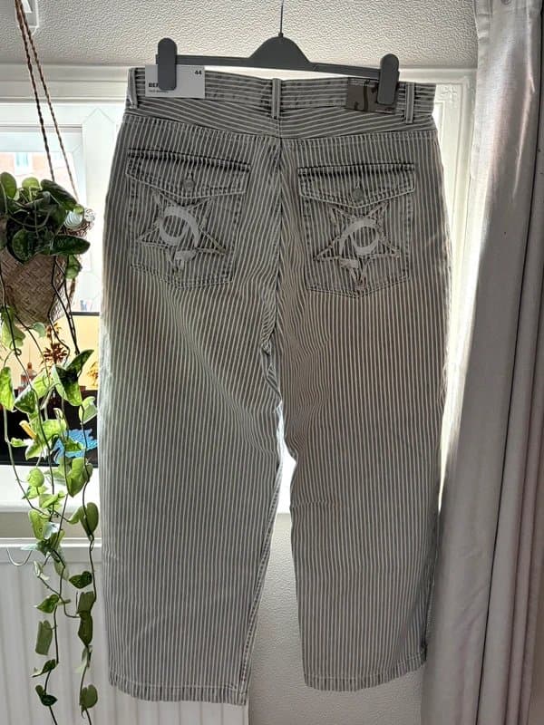 Bershka bnwt striped star barrel jeans