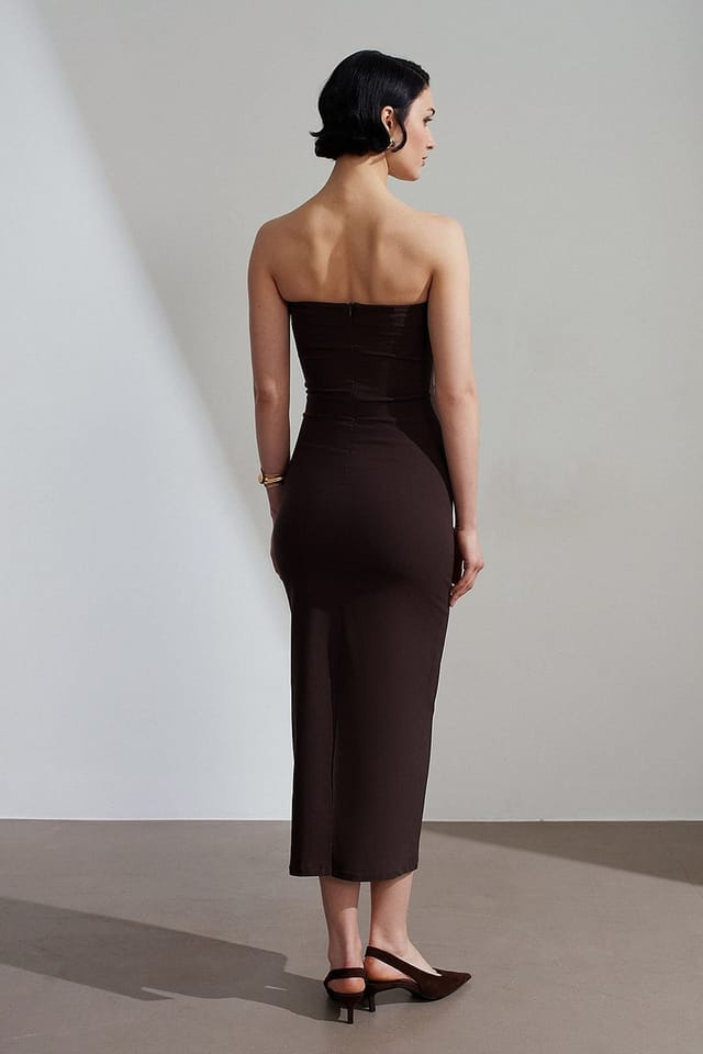 Dilvin Dilvin Women's Strapless Bodycon Midi Dress With Slit in Chocolate - 2