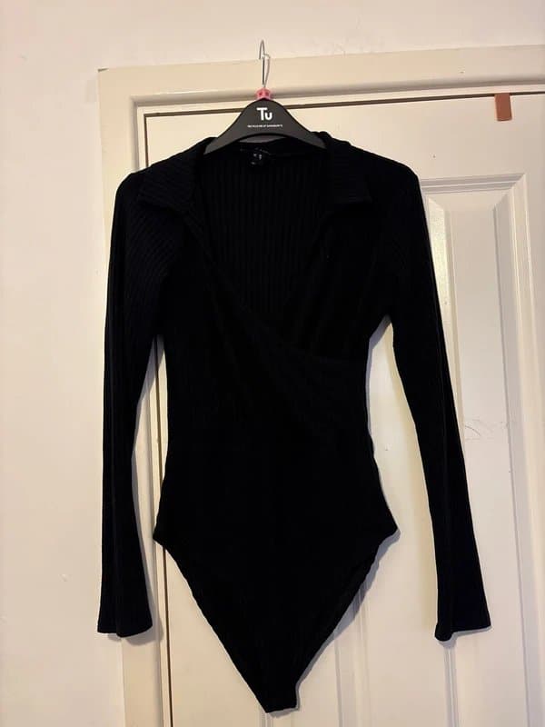 New Look Women’s black collared bodysuit size 10