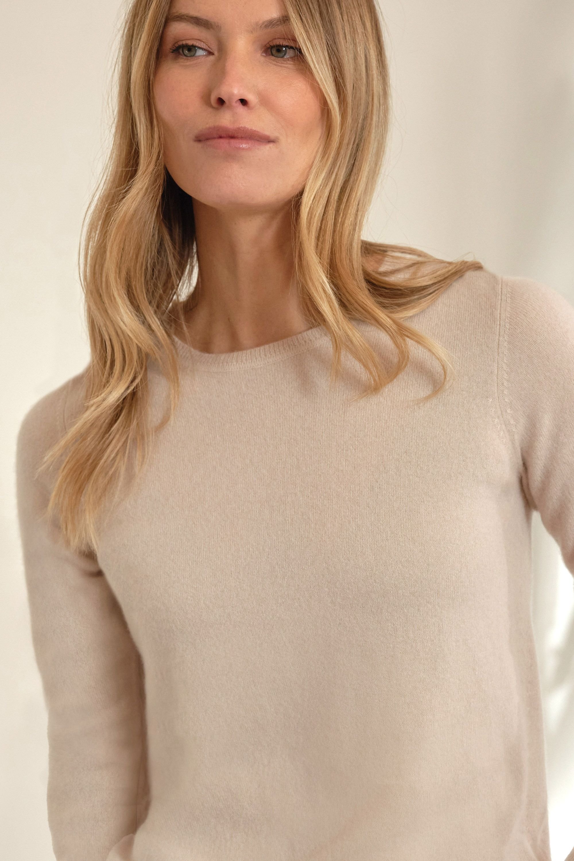 Pure Collection Pure Collection Women's Cashmere Crew Neck Sweater in Ecru - 2