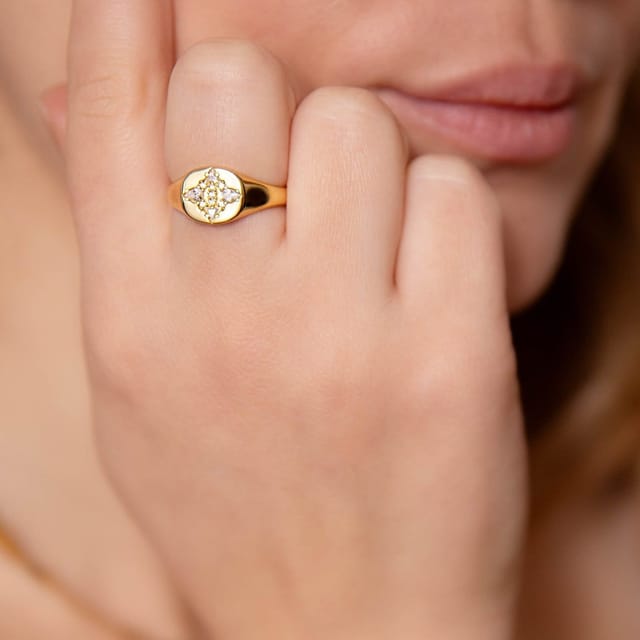 Gold Trip Gold Trip Women's Star Signet Ring in Gold - 3