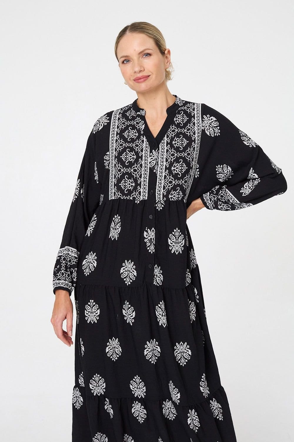 Izabel London Izabel London Women's Border Print Tier Long Sleeve Maxi Dress in Black - 4