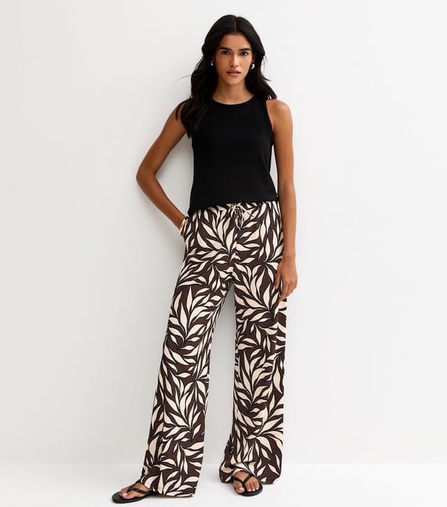 New Look Women's Brown Leaf Print Crinkle Texture Wide Leg Trousers New Look - 3