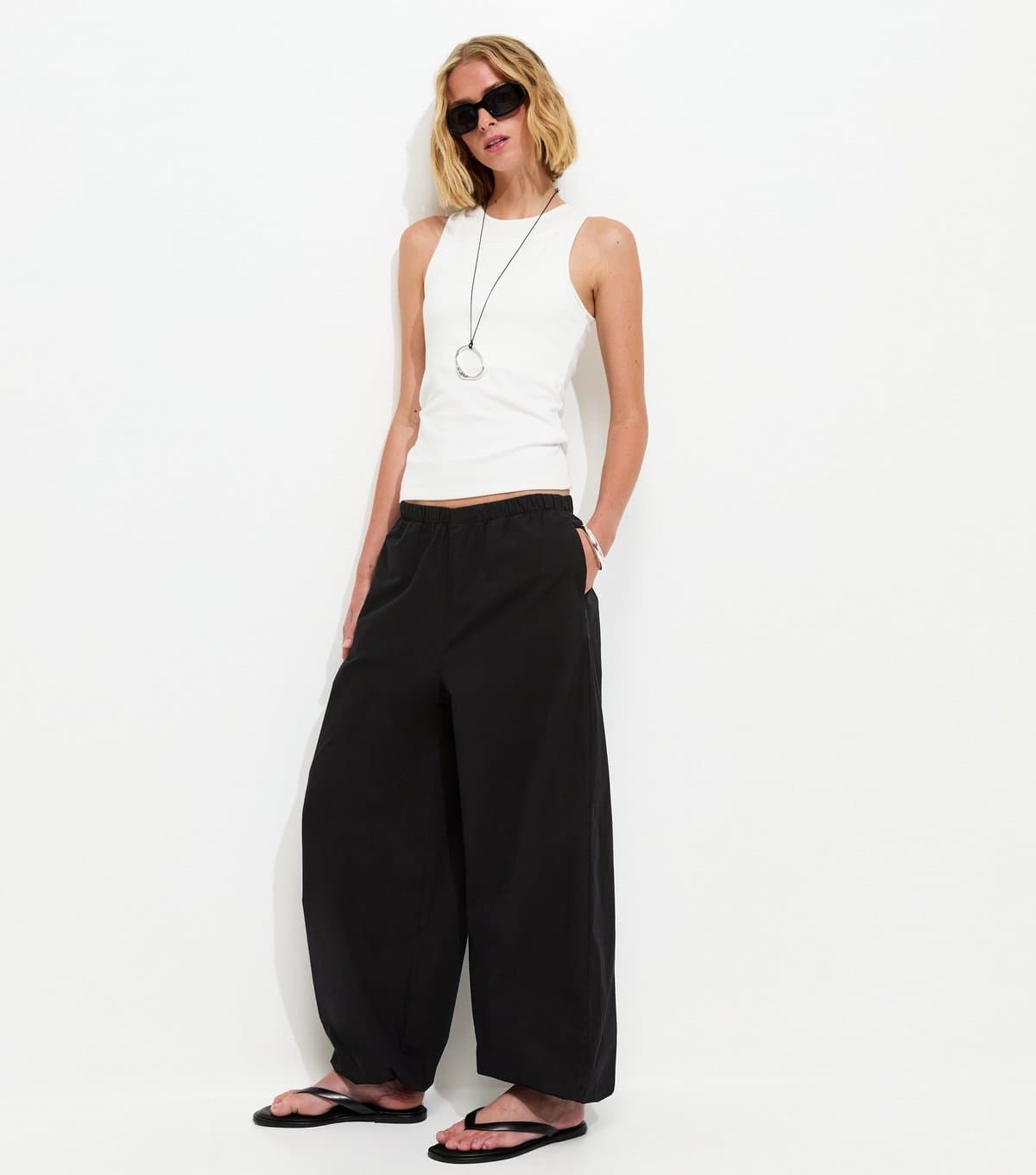 New Look Women's Black Tapered Balloon Parachute Trousers New Look