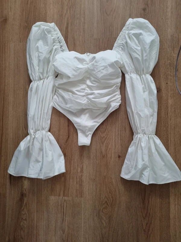 ASOS Club L London White Puff
Sleeve Bodysuit
Brand New size 10