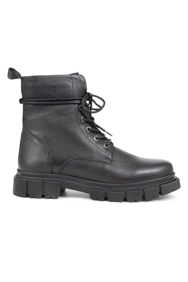 Jones Bootmaker Jones Bootmaker Women's Minna Lace-up Boots in Black - 2