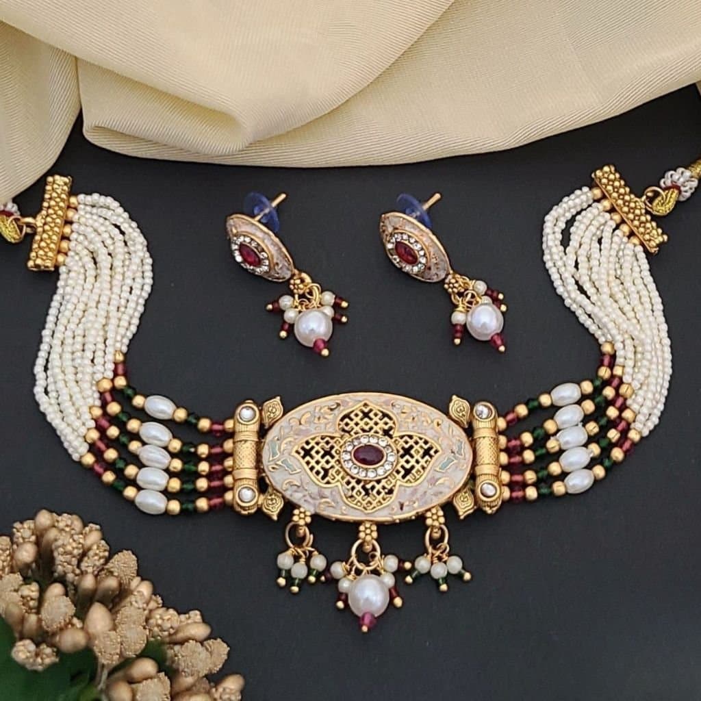 The Colourful Aura The Colourful Aura Gold Pearl Dangle Choker Set