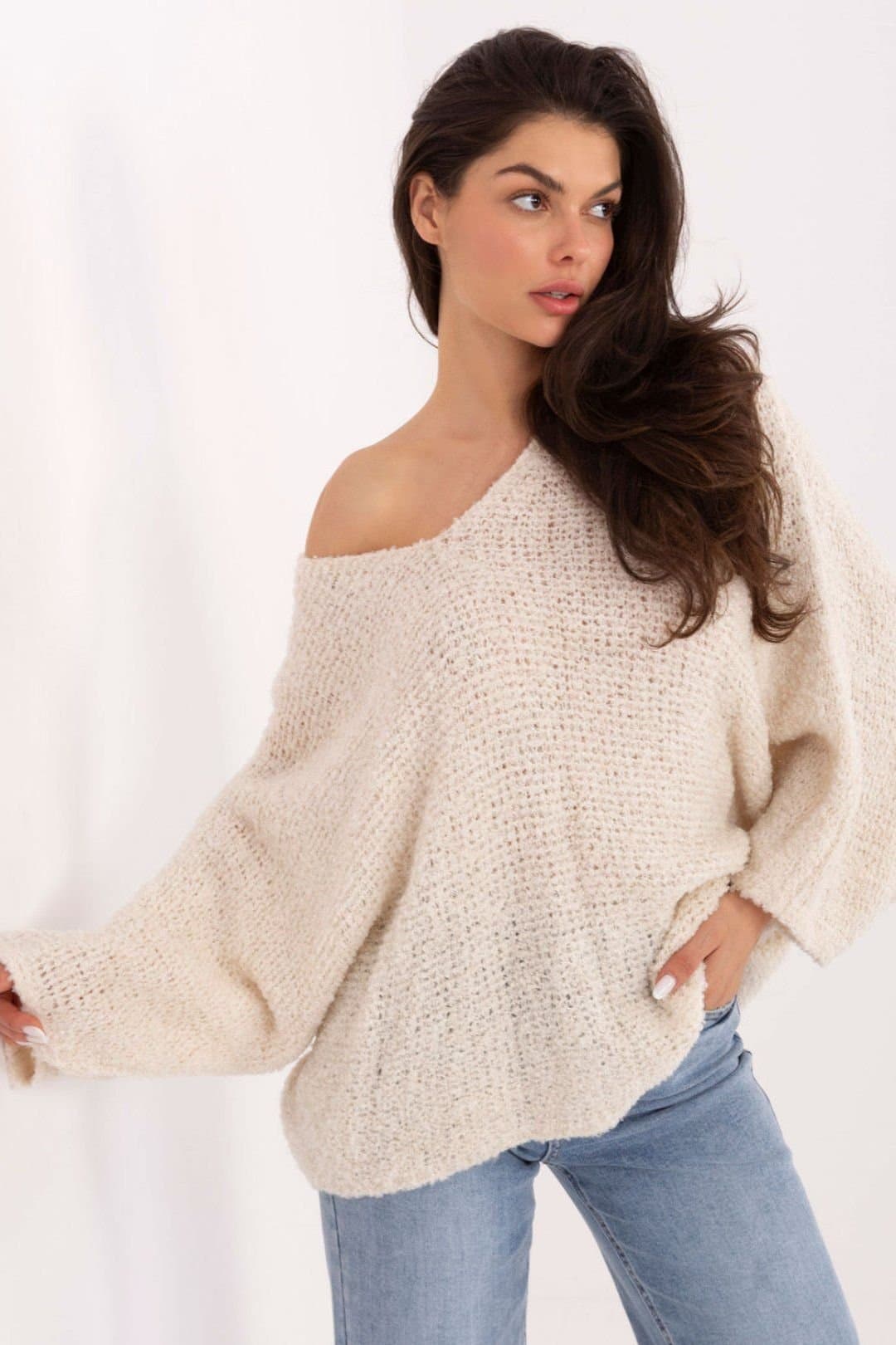 Love Lace Love Lace Women's Boucle V Neck Puff Sleeve Sweater in Beige