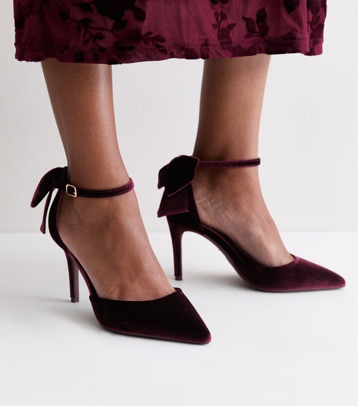 New Look Women's Wide Fit Dark Burgundy Velvet Bow Back Court Shoes Vegan New Look