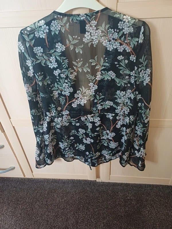 New Look Ladies chiffon tie waist over top