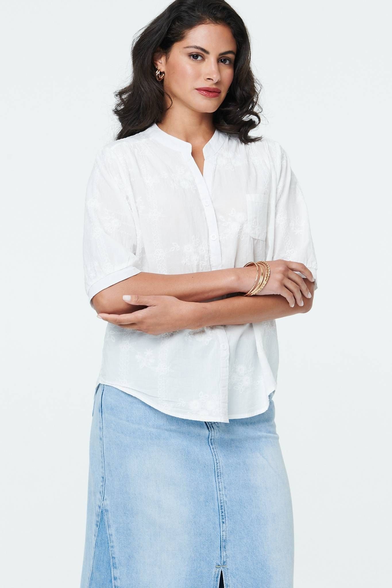 Izabel London Izabel London Women's Floral Embroidered 1/2 Sleeve Shirt in White - 4