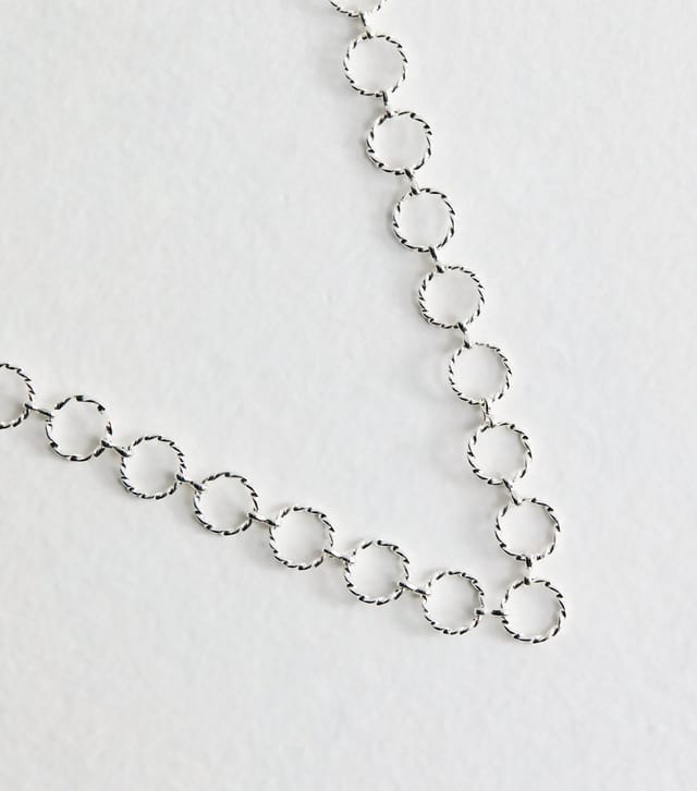 New Look Silver Tone Twisted Circle Link Necklace New Look - 3