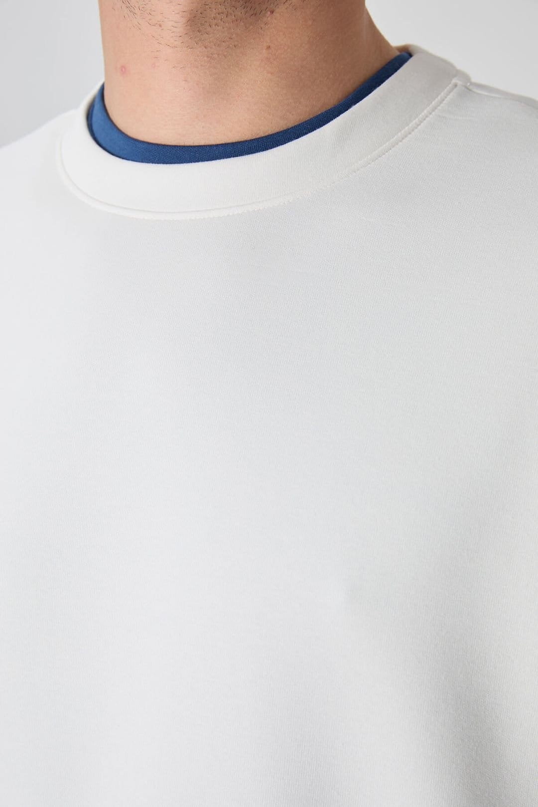 Tommy Life Tommy Life Men's Plain Crew Neck Sweatshirt in Off-White - 4