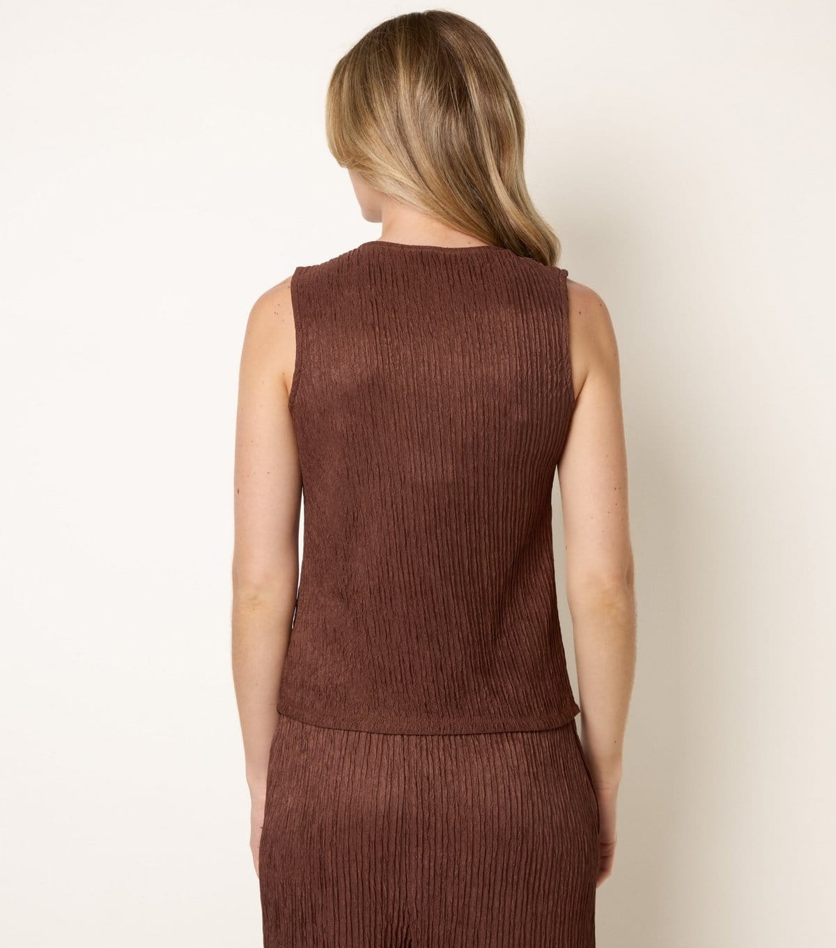 Blue Vanilla Women's Dark Brown Ribbed Crew Neck Waistcoat Blue Vanilla New Look - 4