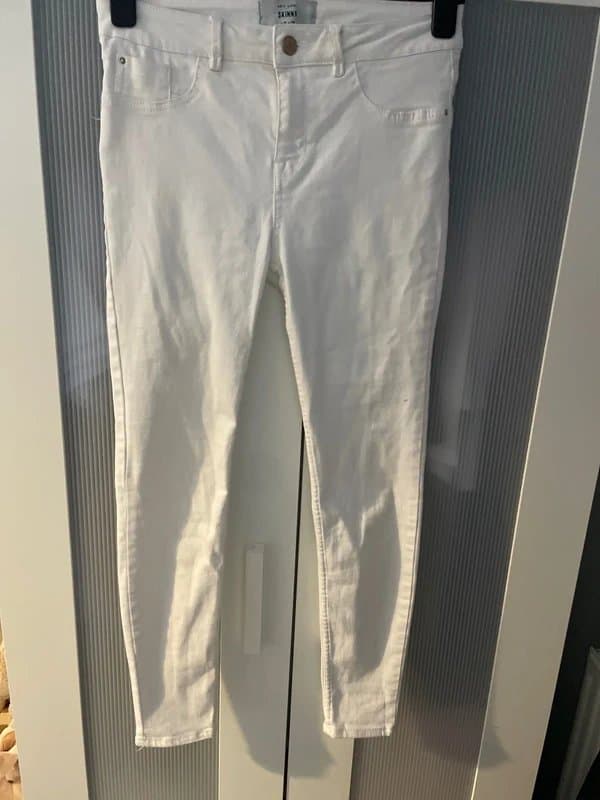New Look New Look white super stretchy skinny jeans  UK size 10