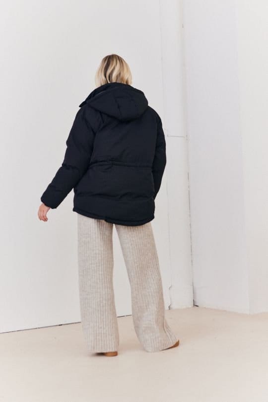 In The Style In The Style Women's Black Hooded Drawstring Waist Puffer Coat - 3