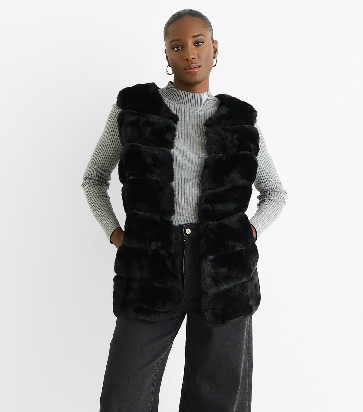 Gini London Women's Black Faux Fur Gilet Gini London New Look