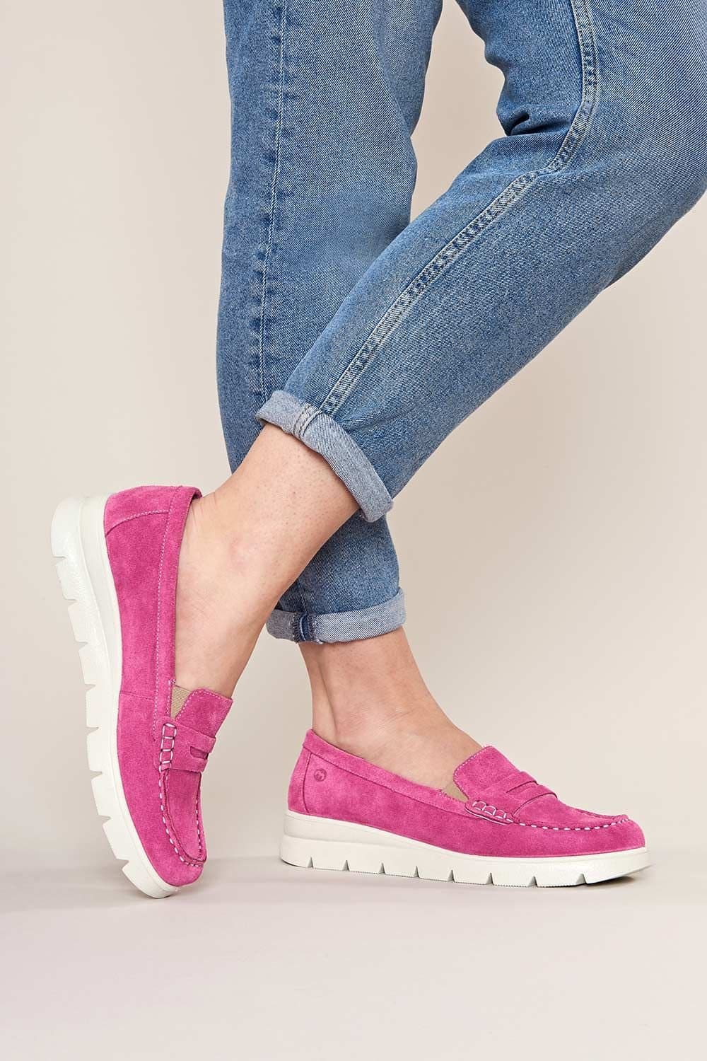 Moshulu Moshulu Women's 'Shearwater' Casual Moccasin Loafer Trainers in Fuchsia