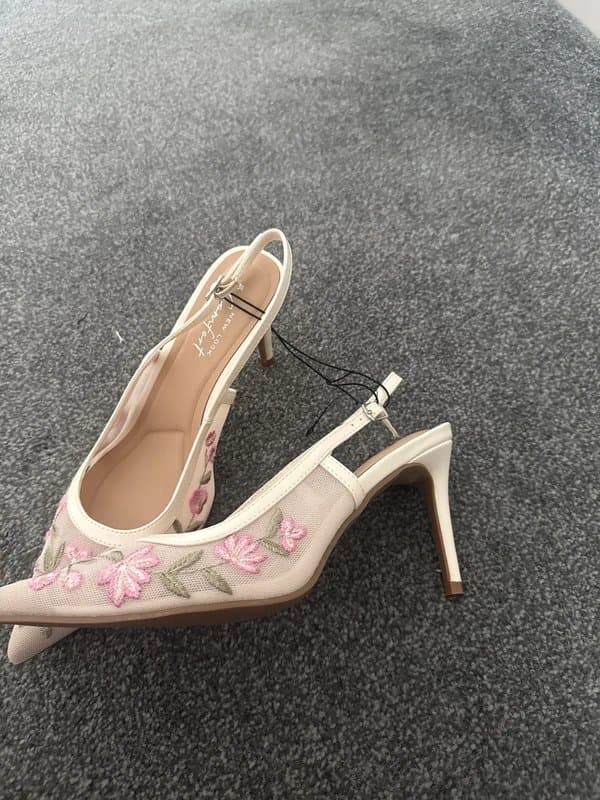 New Look New look heals