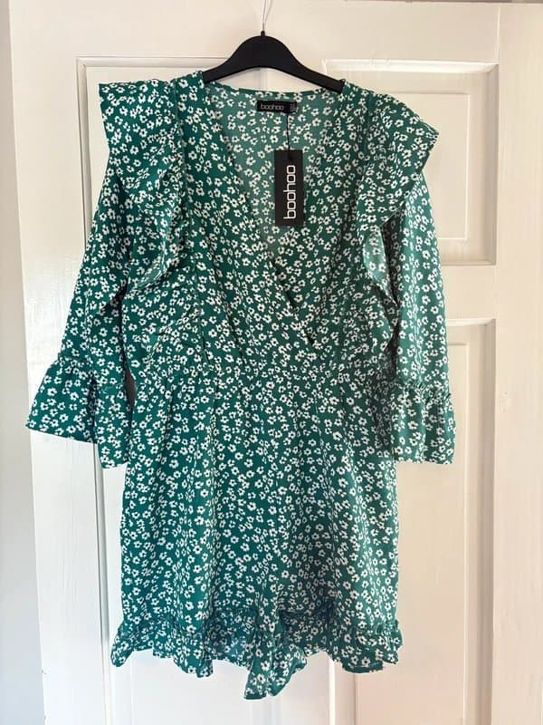 Boohoo Boohoo green floral playsuit