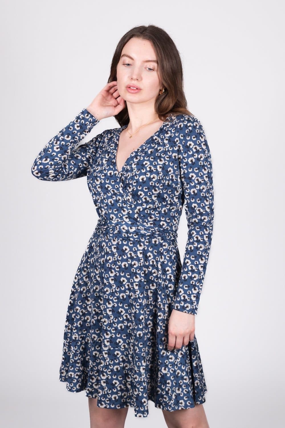 SOLO SOLO Women's Print Wrap Dress with V-Neckline in Navy