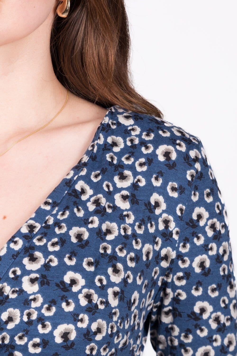 SOLO SOLO Women's Print Wrap Dress with V-Neckline in Navy - 4