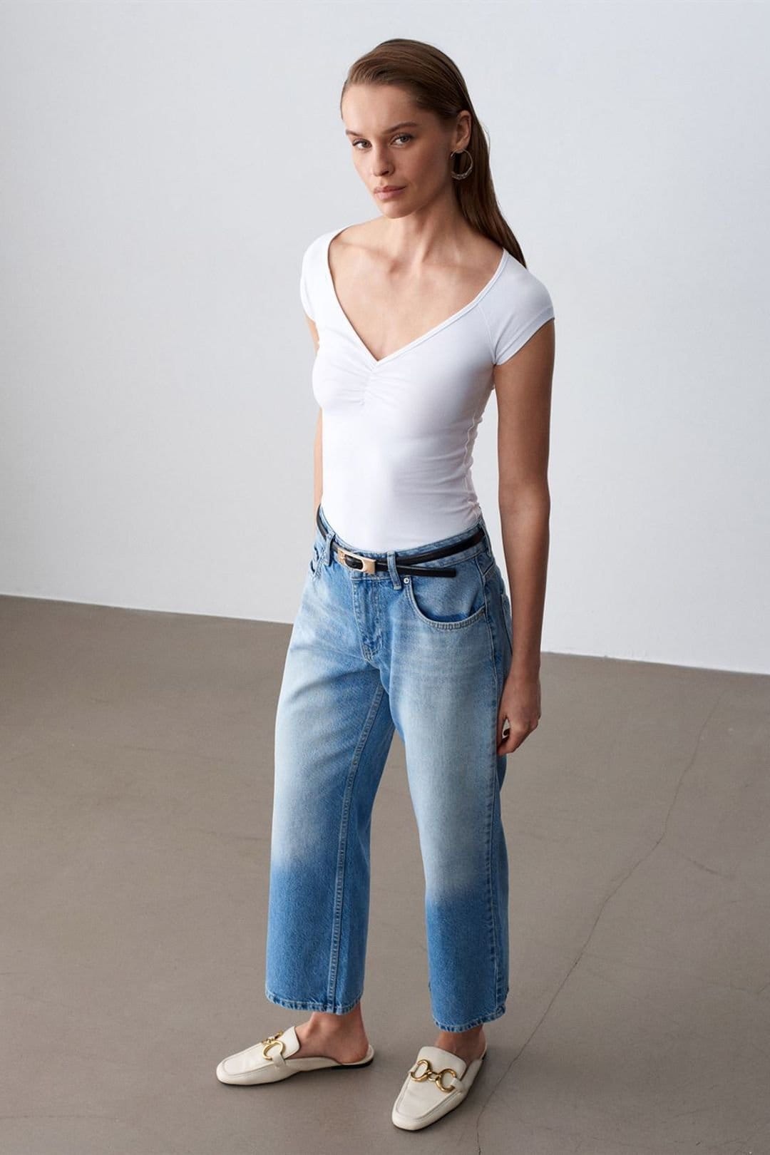 Dilvin Dilvin Women's Low-Waist Wide-Leg Capri Jeans in Mid Blue - 4