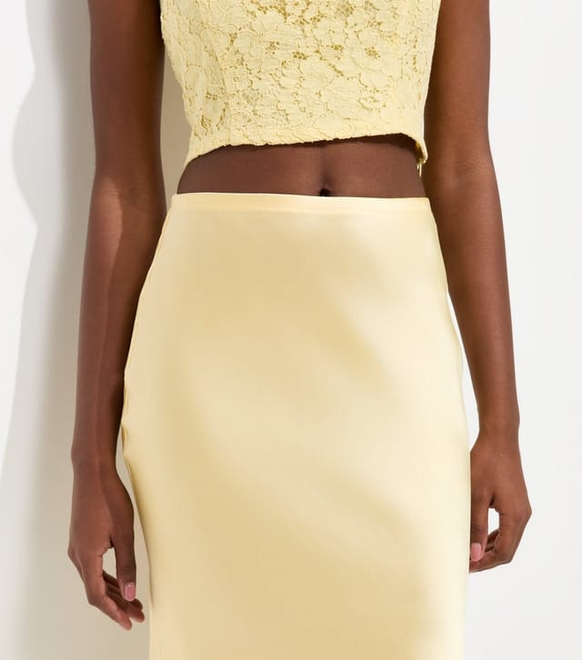 New Look Women's Light Yellow Satin Bias Cut Midi Skirt New Look - 2