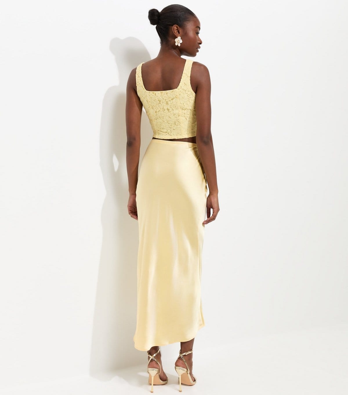 New Look Women's Light Yellow Satin Bias Cut Midi Skirt New Look - 4