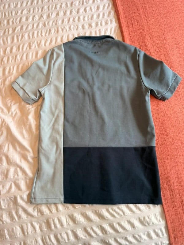 ARNE ARNE Zip Collar Polo Shirt – Blue/Navy Colour Block – Medium - 1