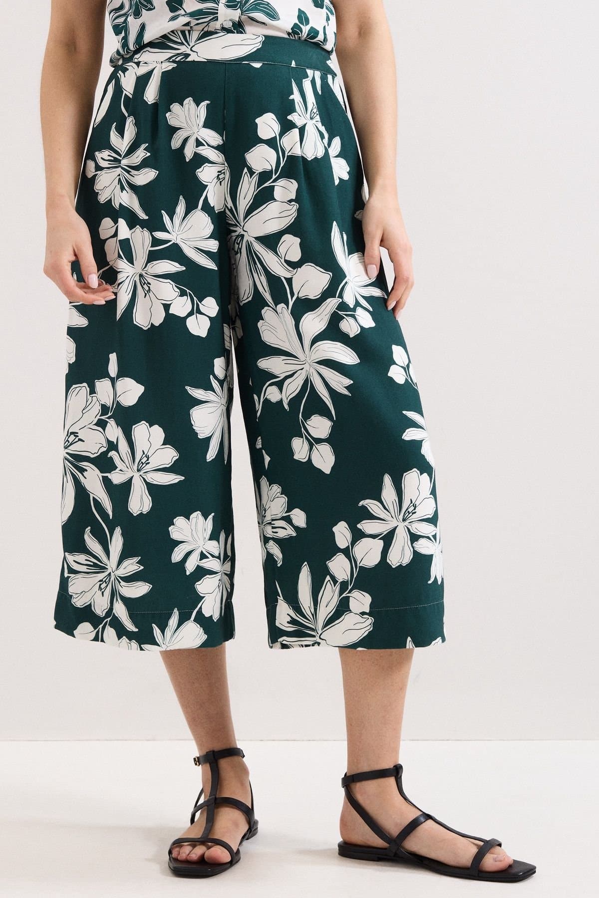 Phase Eight Phase Eight Women's Josie Culotte Crop Trousers in Bottle Green