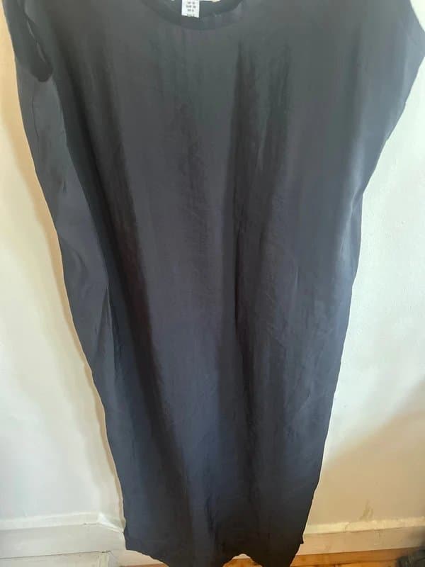 Topshop Brand new with tags Topshop black midi dress size 10