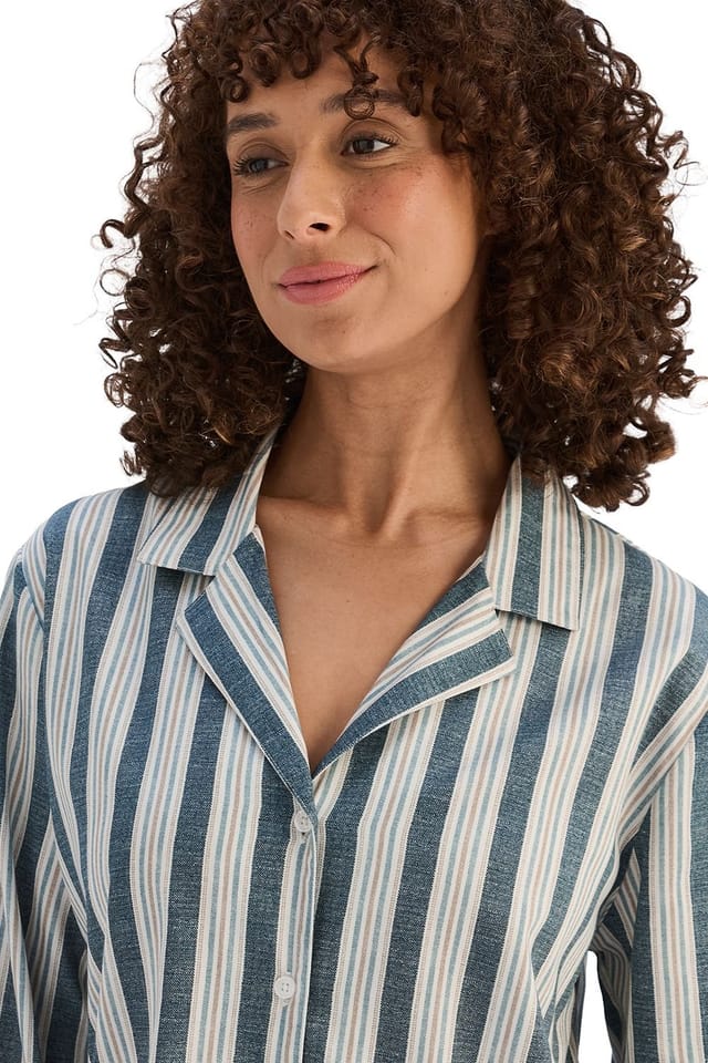 Christy CHRISTY Women's 'Calder Stripe' Luxuriously Soft Cotton Sateen Striped Pyjama Set in Navy - 3