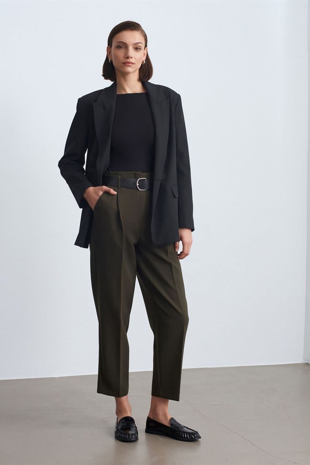 Dilvin Dilvin Women's High-Waist Straight-Leg Crepe Trousers With Belt in Dark Olive
