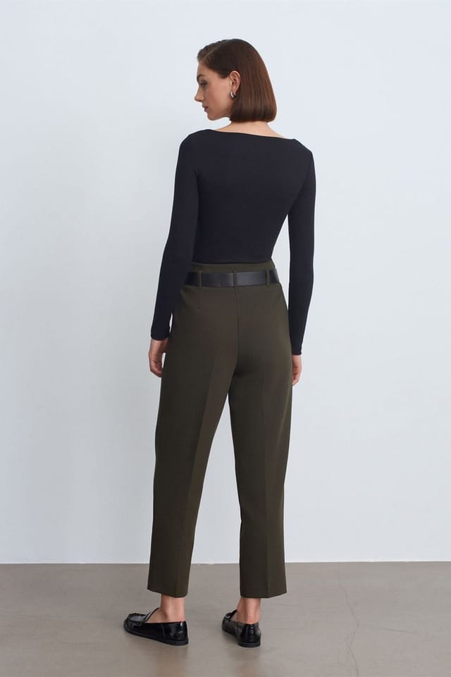 Dilvin Dilvin Women's High-Waist Straight-Leg Crepe Trousers With Belt in Dark Olive - 2