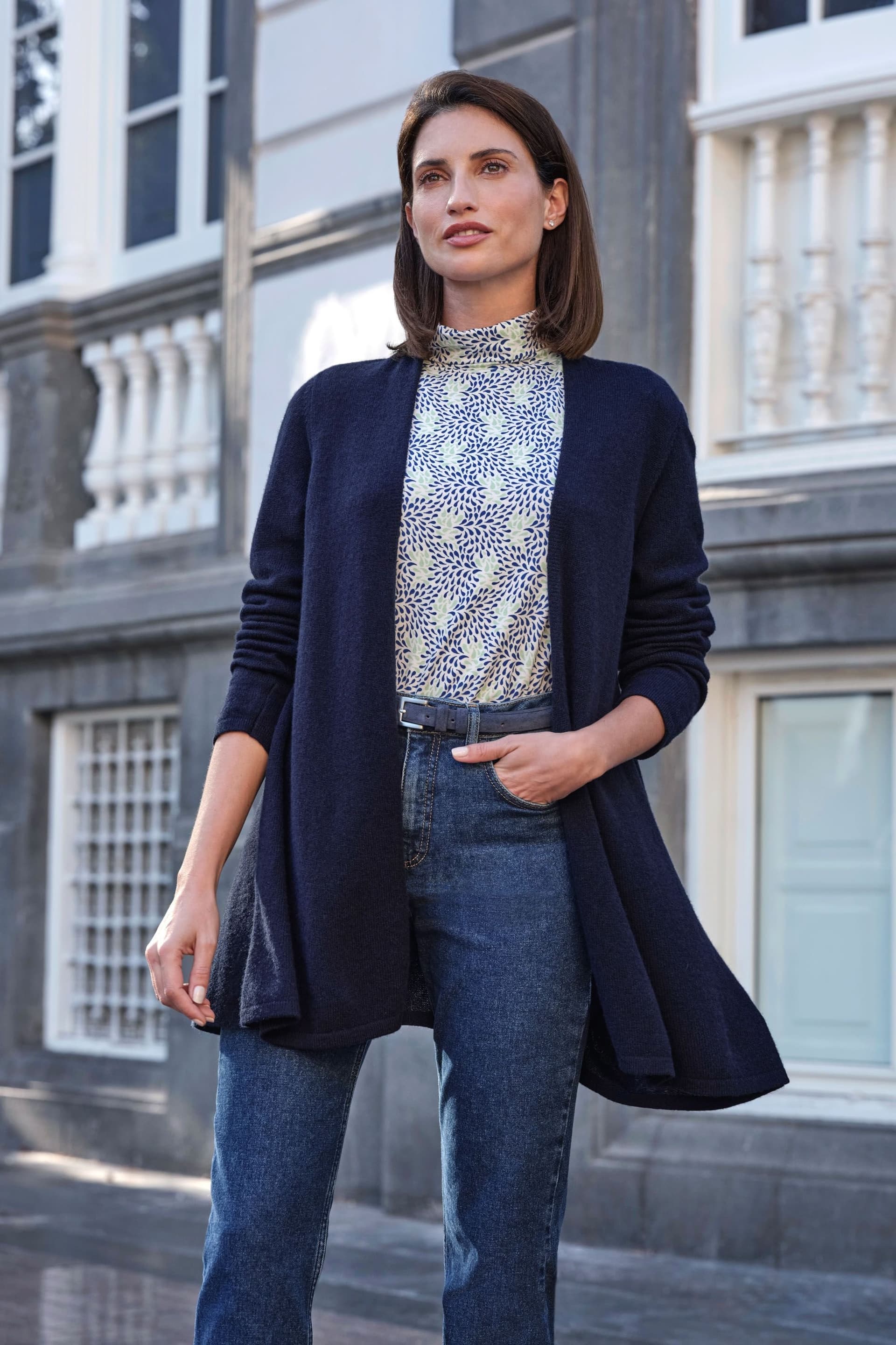 Pure Collection Pure Collection Women's Gassato Lightweight Cashmere Swing Cardigan in Navy