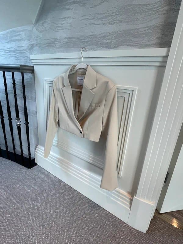 Bershka Berksha Cropped Beige Blazer - Size XS