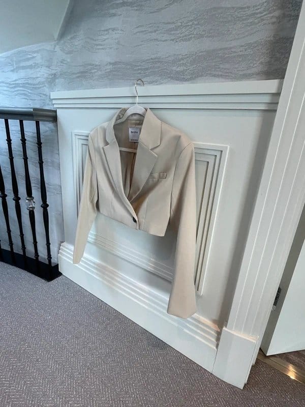 Bershka Berksha Cropped Beige Blazer - Size XS - 1