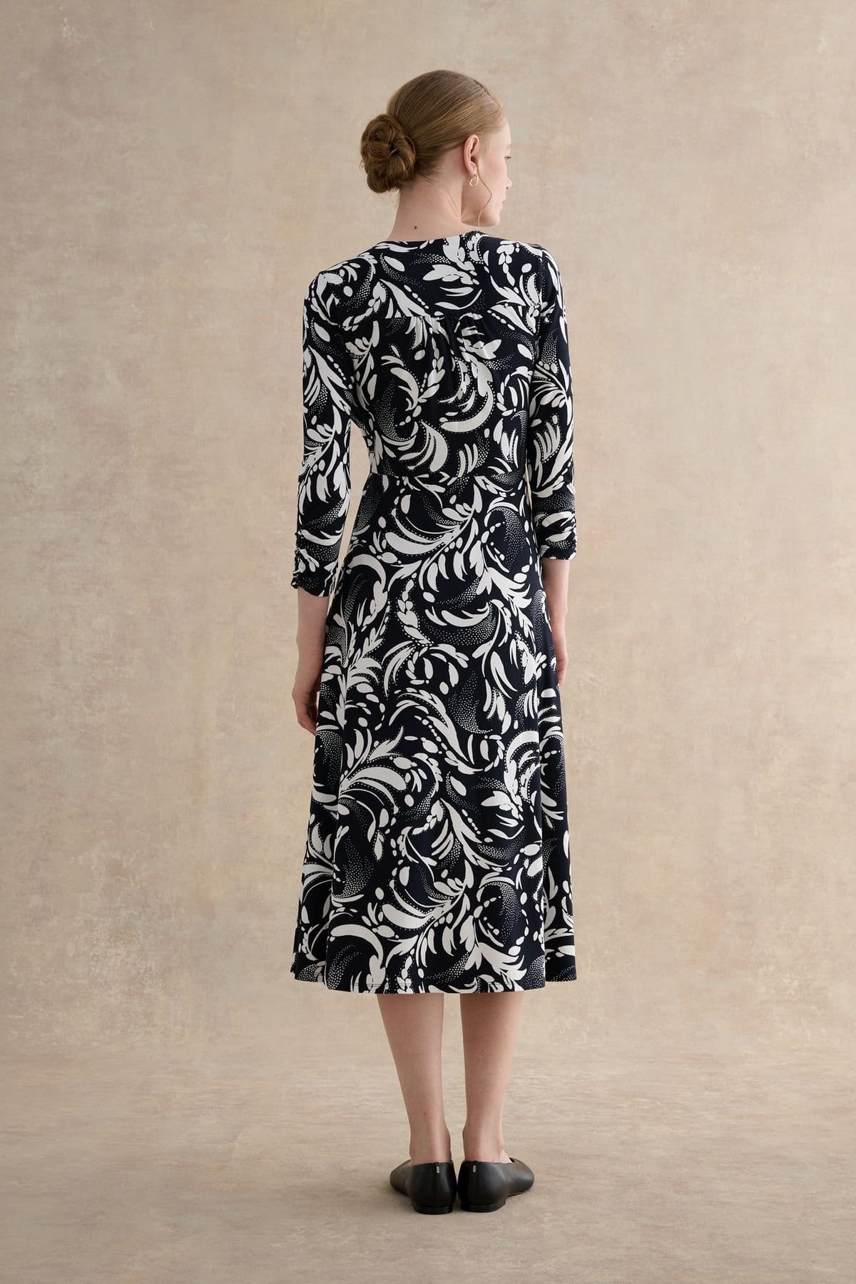Hobbs London Hobbs London Women's Deborah Printed Jersey Midi Dress in Navy - 4