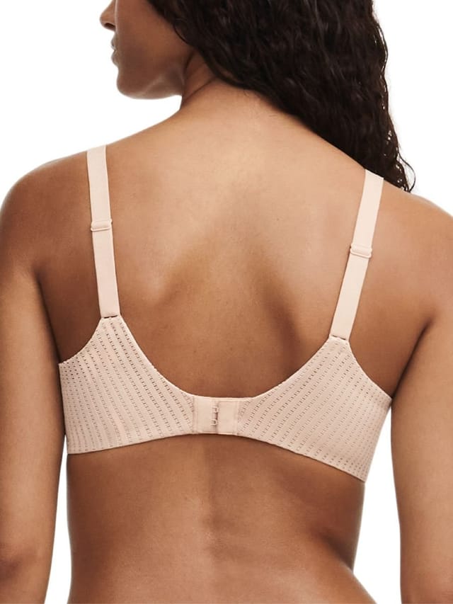 Chantelle Chantelle Women's Easy Feel Marilyn Covering Foam Padded Bra - Golden Beige in Nude - 2