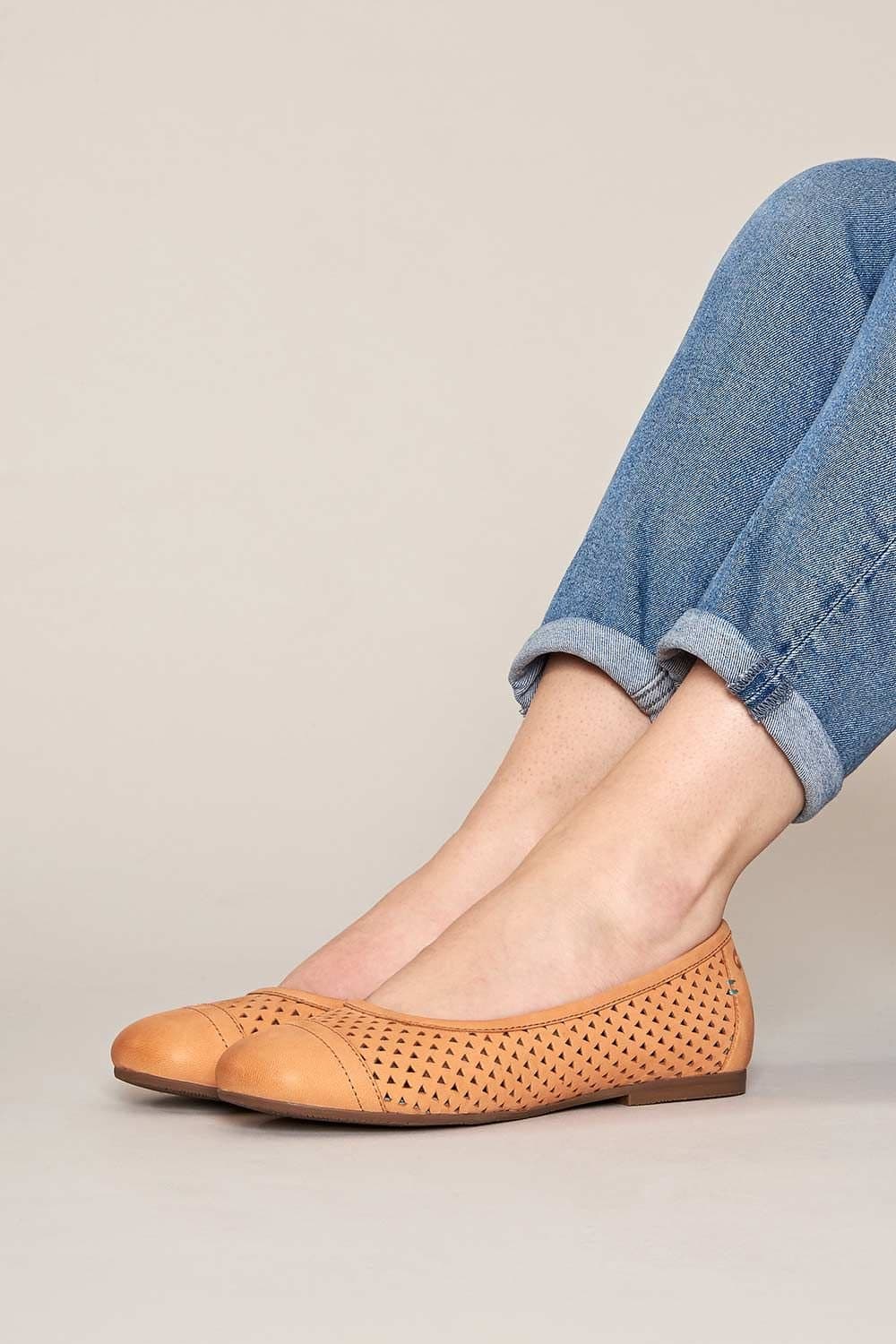 Moshulu Moshulu Peach Nubuck Ballet Pumps