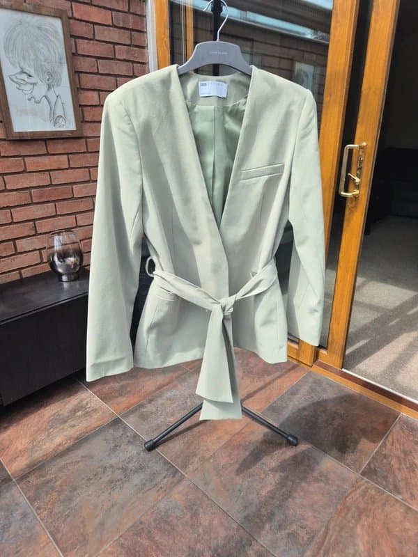ASOS Design Asos design tie waist Collarless Blazer in medium (12-14)